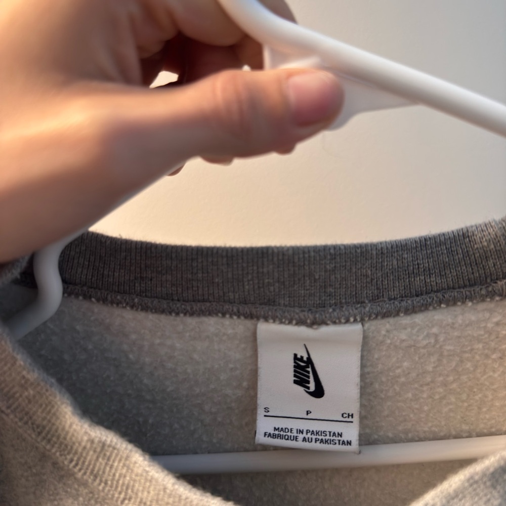 Nike Women's Gray Crewneck Sweatshirt - Picture 3 of 3